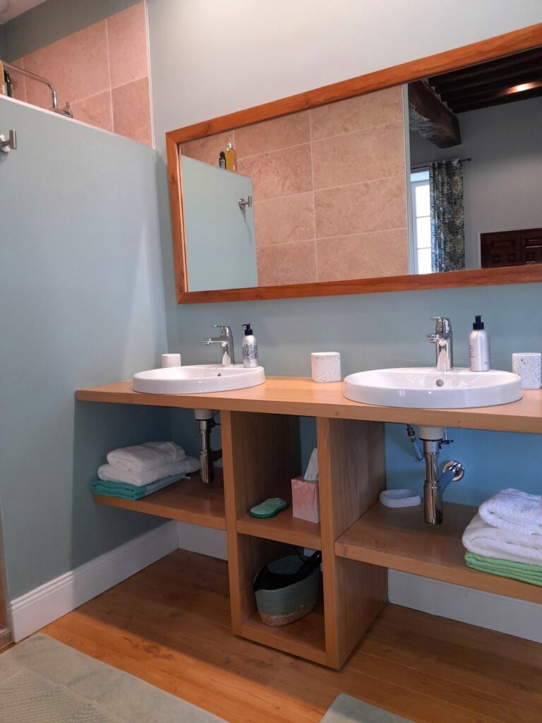 Hauts de Marnac Chambre Joséphine SdB1