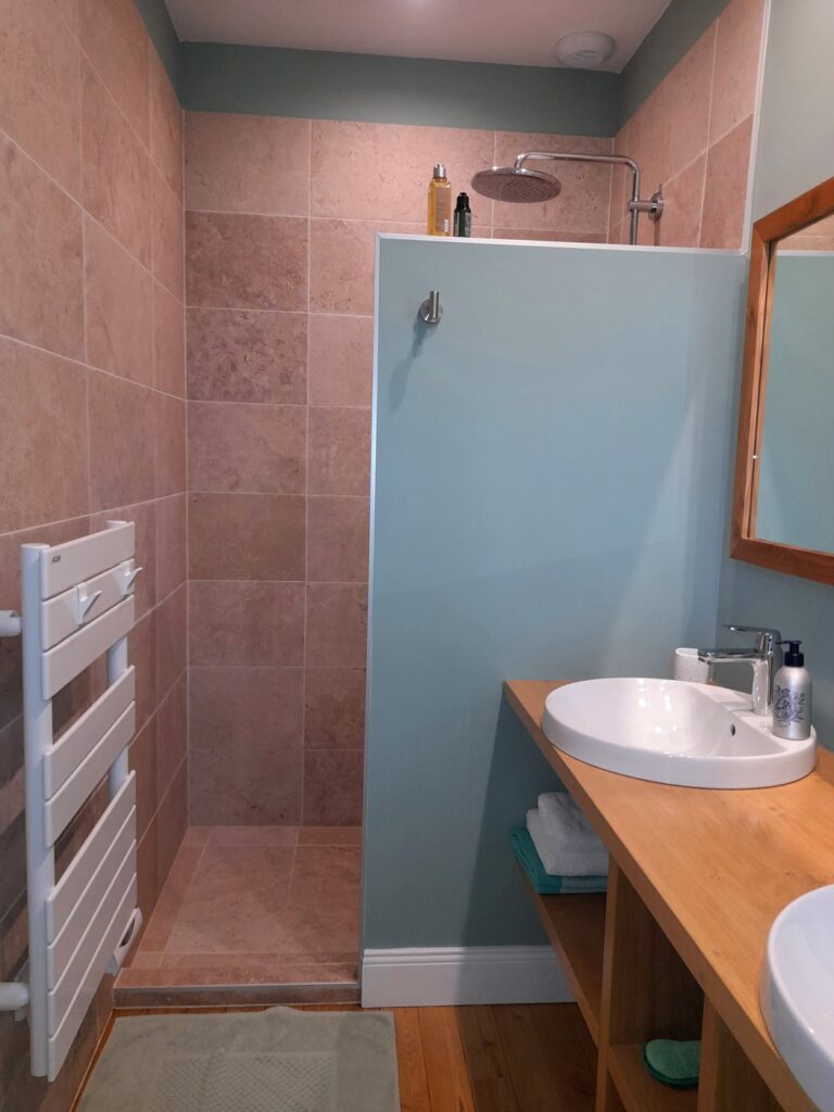 Hauts de Marnac Chambre Joséphine SdB2