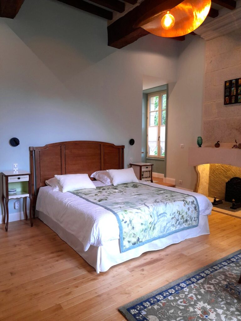 Hauts de Marnac Chambre Joséphine versSdB