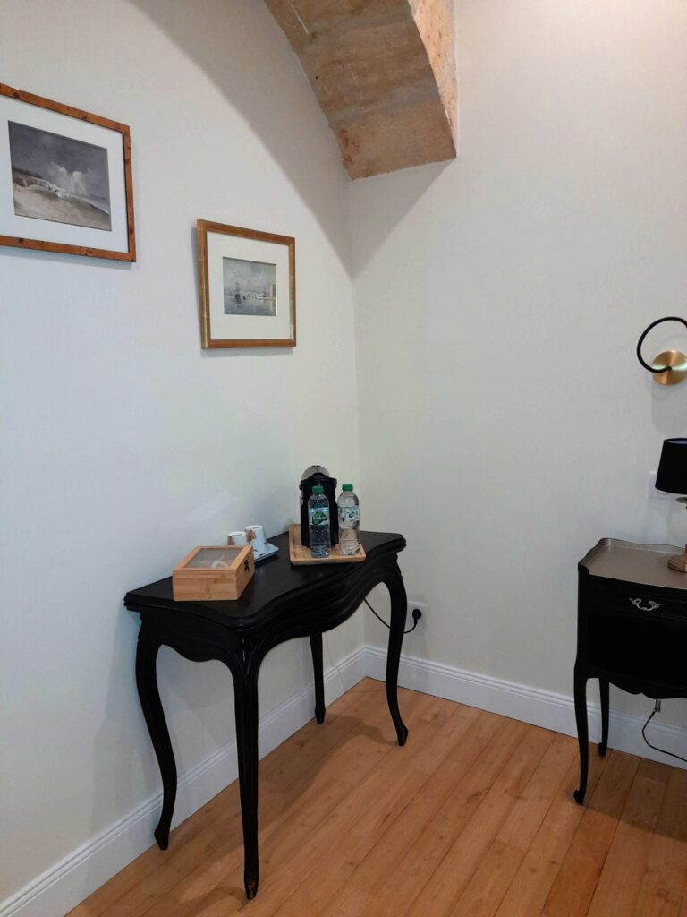 Hauts de Marnac Chambre Roxane TableBasse